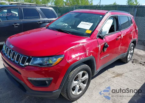 2018 Jeep Compass Latitude 4X4 из США, поврежденный, VIN 3C4NJDBB6JT142740